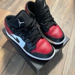 Worn a couple times. Good condition.